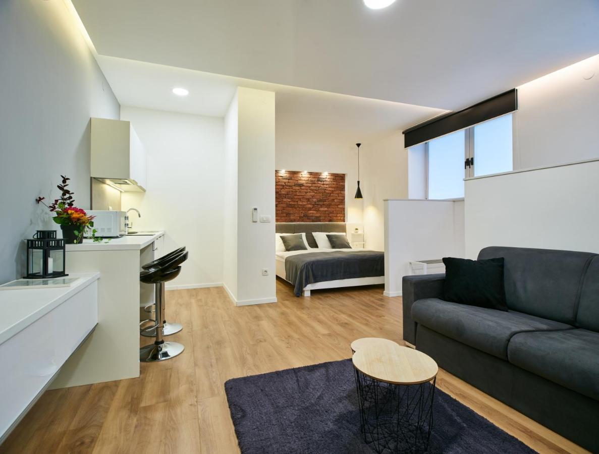 Bed Of Roses Apt 2, Premium, Designer Decorated 자그레브 외부 사진